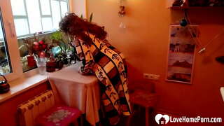 Ол киген, ыстық іш киім және шұлық, сондықтан маған қатаң трахнуть оның