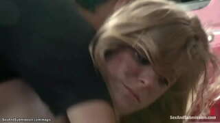 Seksuali šviesiaplaukė Penny Paksas apsilanko insane mechanikas Tommy Pistoletas ji susitiko terapeutas, bet jis įveikia ją ir fucks su Didžiulį Gaidys visoje savo parduotuvėje