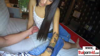 Skinny amatérské asijské děvka používá zezadu BWC