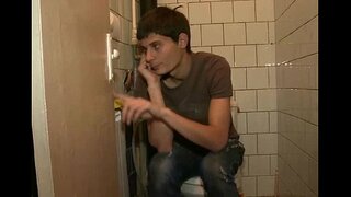 Izy milalao amin&#039;ny lehibe dick ny zaza