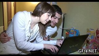 Shirin-qarab teen go&#039;zallik qattiq 10-pounder oladi