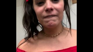 R. يمارس الجنس في سن المراهقة فاتنة البنفسجي ستار على Instagram لها صديقها السابق