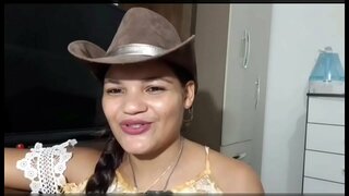 Pastaj, duke e bërë të vështirë anal të bëni seks në mes të xhunglës